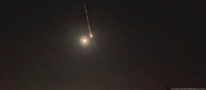 Германиянинг жануби-ғарбий қисмида метеорит уйларга зарар етказди