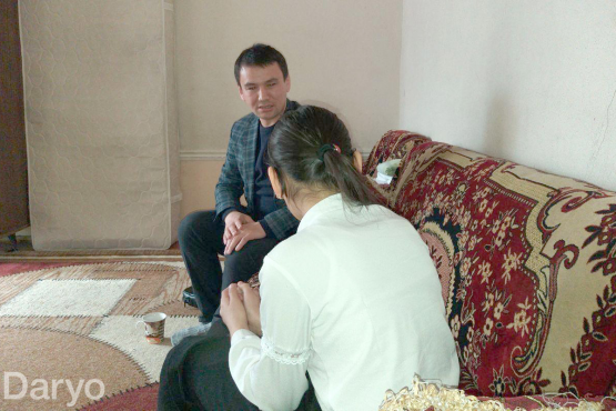 Toshkentdagi maktabda o‘qituvchi o‘quvchi qizning yubkasini yechib yuborgani aytildi (FOTO)