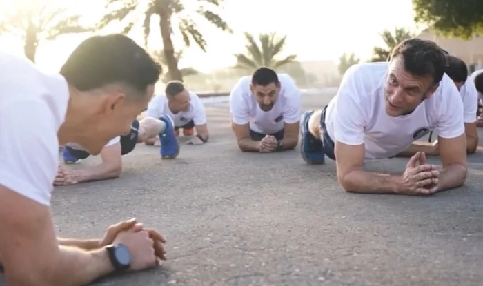 Макрон БААдаги француз ҳарбийлари билан машғулотлар ва кечки овқатда қатнашди