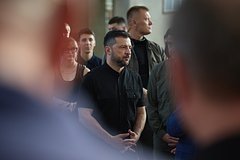 Зеленский Украинадаги президентлик сайловларини аҳамиятсиз деб атади