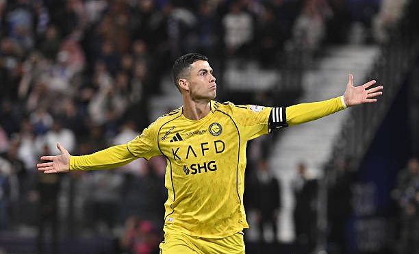 Бойкот Роналду зарарига ишламоқда: Криштиану Саудияда тўпурарлар пойгасида учинчи ўринга тушиб кетди