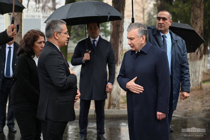Shavkat Mirziyoyev Turkiya elchixonasiga bordi