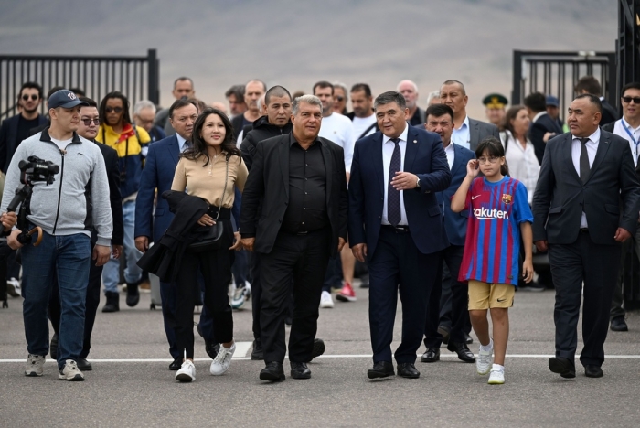 "Barselona" Qirg‘izistonda akademiyasini ochdi. Laporta, Puyol va Rivaldo ochilishda ishtirok etdi