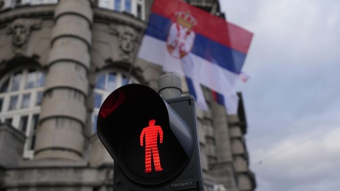 Сербияда темир йўл қатнови тўхтатилди
