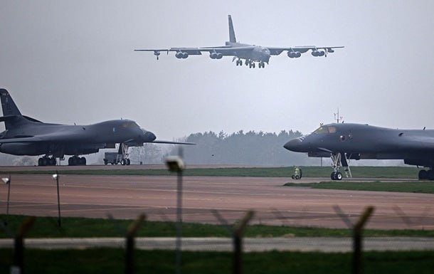 АҚШ Буюк Британиядаги RAF Fairford авиабазасидан барча B-1 бомбардимончи самолётларини олиб чиқиб кетди
