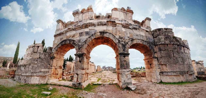 Turkiyaning uch geografik mintaqalari: Egey, Markaziy Onado‘li va O‘rta Yer dengizi tutashgan manzil – Denizli