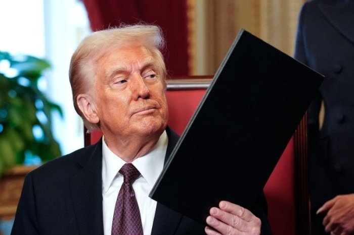 Трампга импичмент резолюцияси эълон қилинди