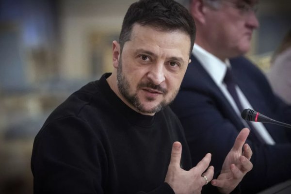 Зеленский: Украина музокаралар столига тезроқ ўтиришга тайёр