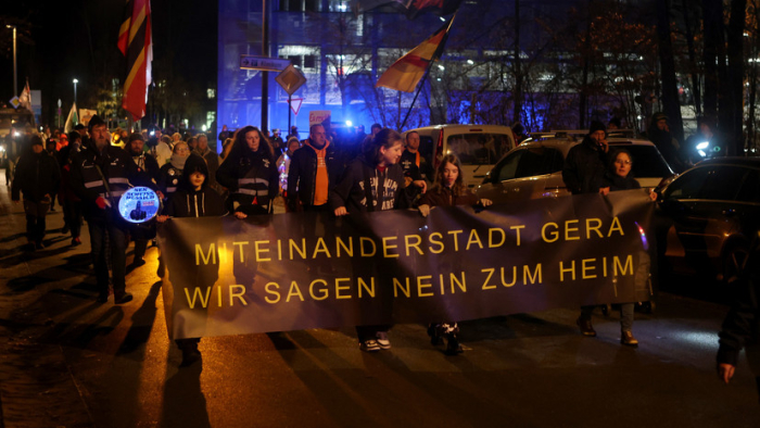 Germaniyaning Gera shahrida qochqinlarni joylashtirishga qarshi namoyish bo‘lib o‘tdi
