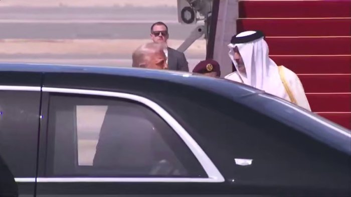 Трамп Қатарга расмий ташриф билан келди