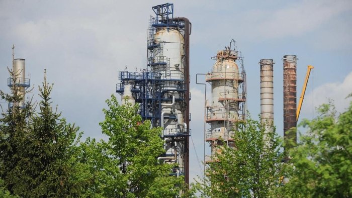 Украина дронлари ҳужуми туфайли Россия нефтни қайта ишлаш қувватининг 13 фоиздан ортиғини йўқотди