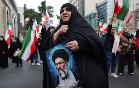 Ali Homanaiy vafotidan so‘ng eronliklar ko‘chaga chiqishdi