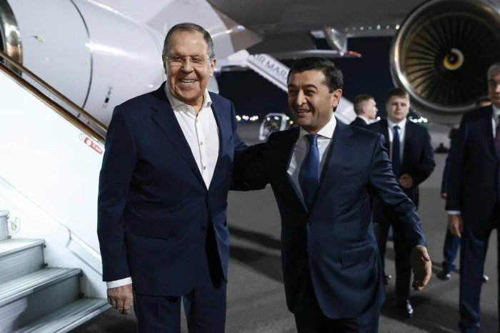 Sergey Lavrov Samarqandga yetib keldi