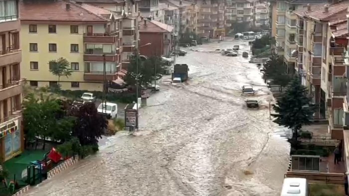 Turkiya poytaxtida katta suv toshqini ro‘y berdi (video)