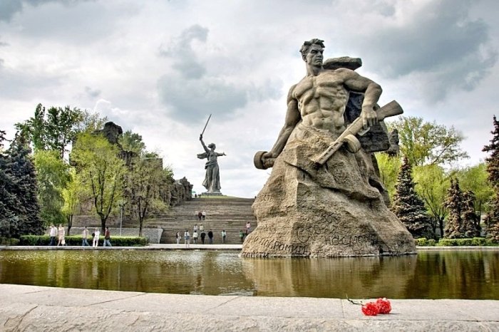Putin Volgograd nomini Stalingradga o‘zgartirishga ruxsat berdi