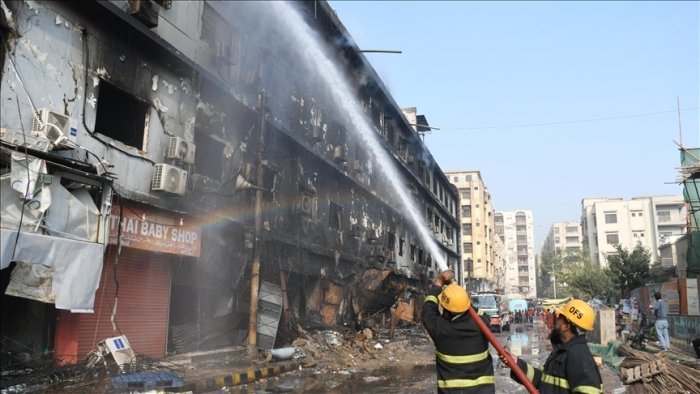 Покистондаги савдо маркази ёнғинида ҳалок бўлганлар сони 14 нафарга етди