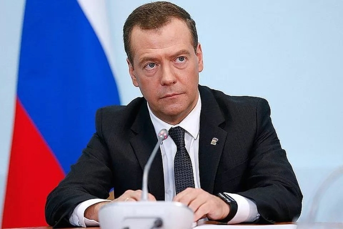 Маск кутилмаганда бизнинг йигит бўлиб чиқди — Медведев