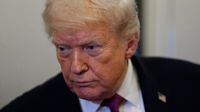 Ho‘rmuz bo‘g‘ozidagi inqiroz: Tramp Oq uyda shoshilinch yig‘ilish o‘tkazdi