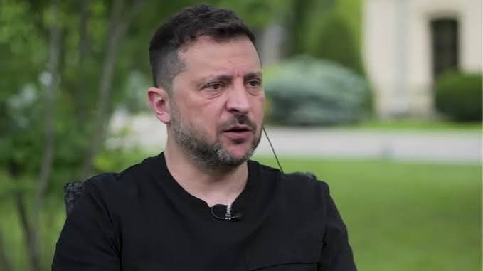 Зеленский: Украина технологиялар бўйича Россиядан тезроқ ҳаракат қилиши керак