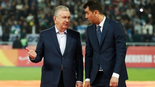 “Самолёт олганда ҳам оёқларинг ердан узилиши керакмас” – Равшан Эрматов Осиё чемпиони бўлган терма жамоа футболчилари билан учрашди