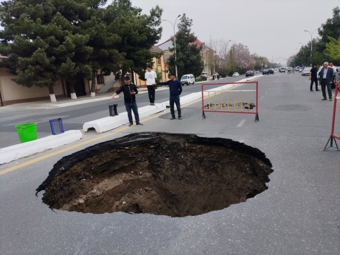 Андижонда йўлнинг бир қисми ўпирилиб тушди