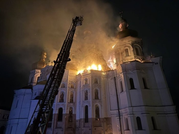  Rossiya Kiyevga zarba berishi oqibatida to‘rt kishi halok bo‘ldi, Kiyevo-Pechersk lavrasida esa yong‘in chiqdi