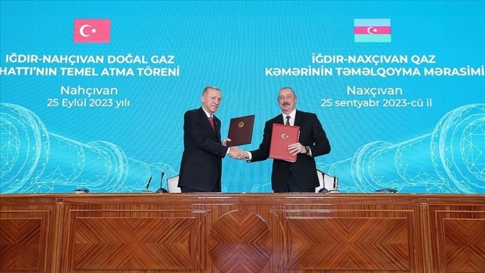 Turkiya va Ozarbayjon o‘rtasida temir yo‘l loyihasi bo‘yicha shartnoma imzolandi