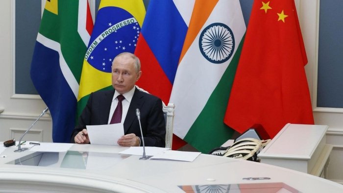 Putin BRIKS parlamentini yaratishga ruxsat berdi