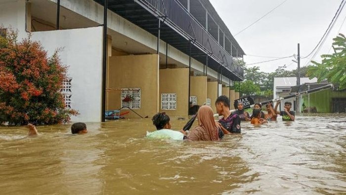 Indoneziyada suv toshqinlari va ko‘chkilar qurbonlari soni 442 nafarga yetdi