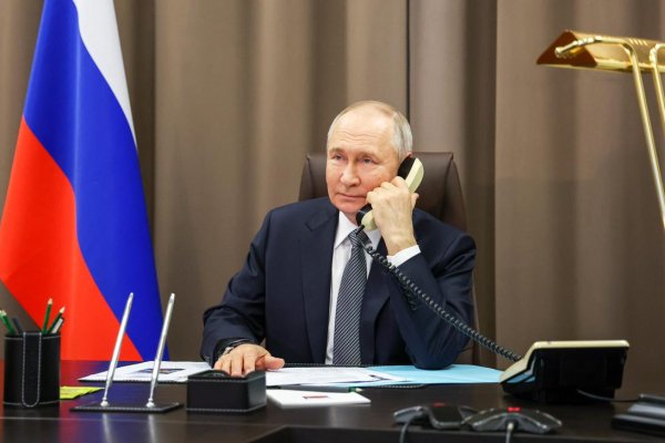 Putin muhim qo‘ng‘iroq sababli majlisni to‘xtatdi