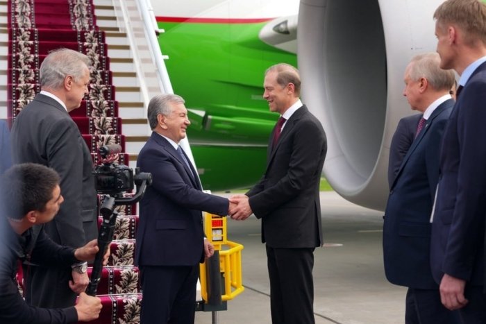 Shavkat Mirziyoyev Sankt-Peterburgga yetib bordi