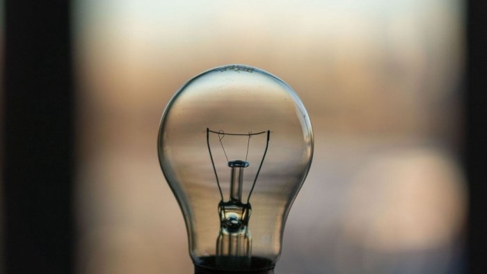 Солиқ қарзи 1 млн сўмдан ошса — электрга тўлов чекланиши мумкин