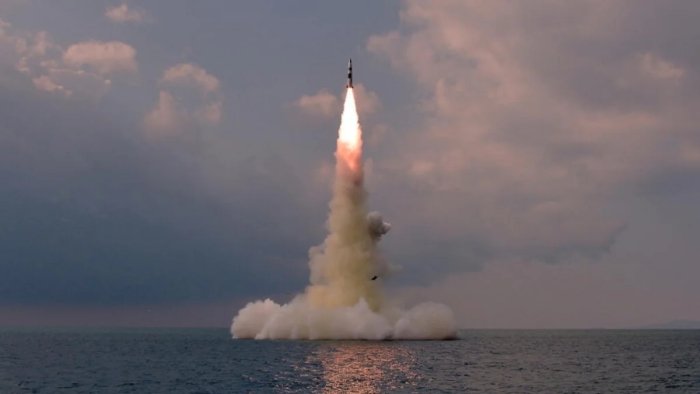 Шимолий Корея Япон денгизи томон номаълум снаряд учирди