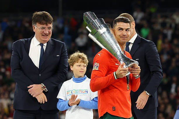 Ronaldu faoliyati davomida nechta sovrinni qo‘lga kiritganini bilasizmi?