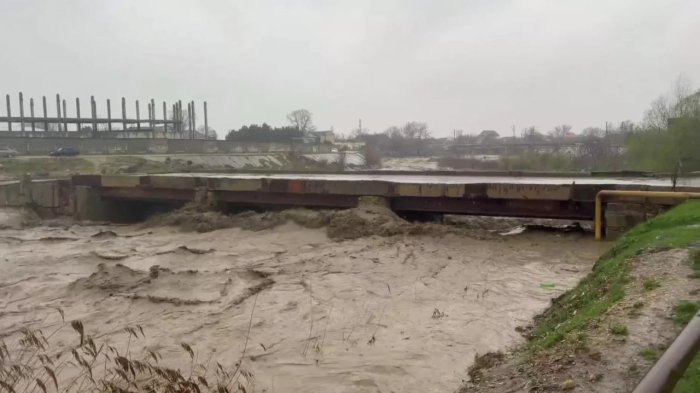 Dog‘istonda kuchli yog‘ingarchilik tufayli temir yo‘l ko‘prigining bir qismi qulab tushdi