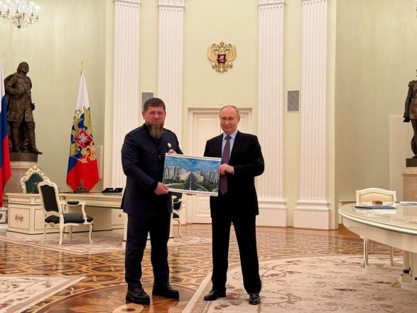 Kadirov Putin bilan uchrashib, uni Chechenistonga taklif qilgan