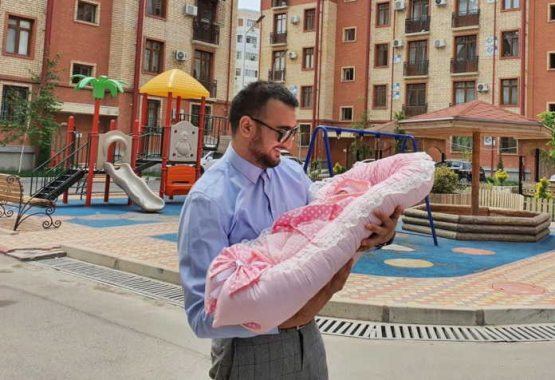 Shahzoda va Marat qizalog‘ini tug‘ruqxonadan olib chiqdi (+video)
