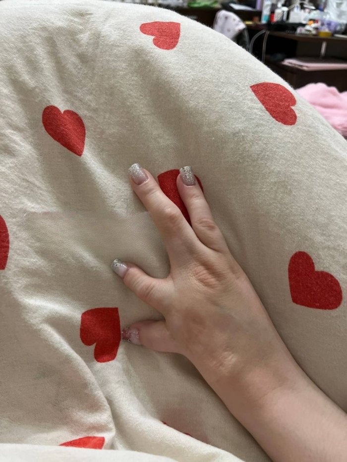 Murmanskda barmog‘i yo‘qligi sababli qizni zargarlik do‘konidan haydab yuborishdi