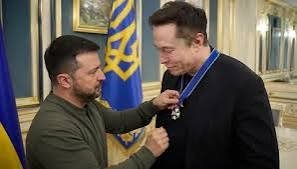 Зеленский Илон Маскни «Озодлик» ордени билан тақдирлади