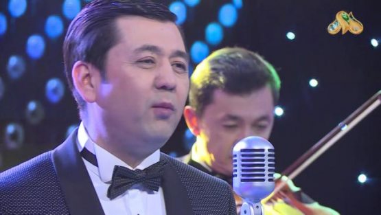Xonanda Avaz Olimov ismiga "bek" qo‘shimchasini qo‘shmagani uchun boshlovchini haqorat qildi (video)