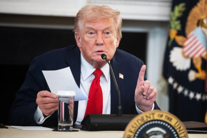 Трамп Ҳиндистонни Россия нефтини сотиб олиш бўйича жиддий огоғлантирди