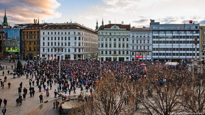 Чехияда президентни қўллаб-қувватлаш мақсадида яна митинглар бўлиб ўтди — Deutsche Welle 