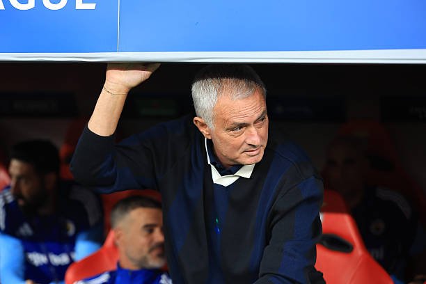 Mourinyo faoliyati davomida ishdan bo‘shatilgani uchun tovon pullari evaziga qancha ishlab olgan?
