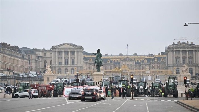 Францияда фермерлар норозилик уюштирмоқда