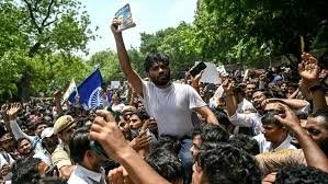 Hindistonda “tarakan” talabalar namoyishga chiqdi 