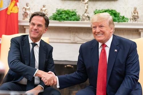 Tramp Yevropadagi NATO kuchlarida Amerika qo‘mondonligini saqlab qolishni rejalashtirmoqda — Reuters 
