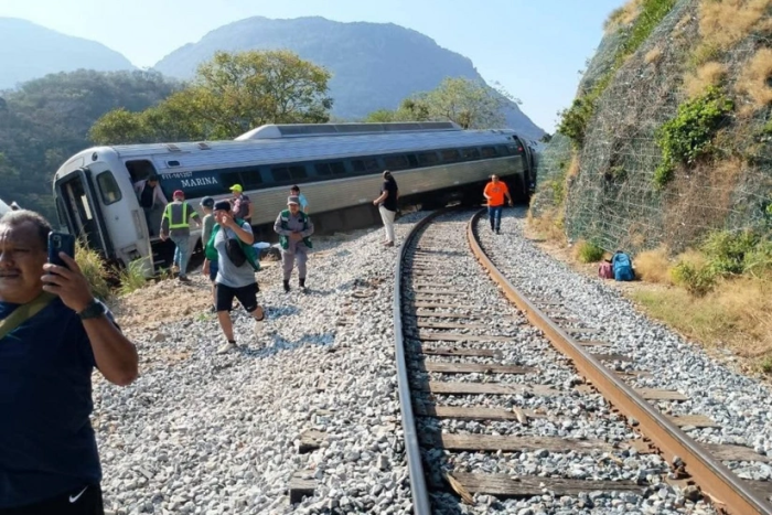 Мексикада поезднинг рельсдан чиқиб кетиши оқибатида 13 киши ҳалок бўлди