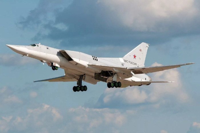 Rossiyada Tu-22M3 strategik bombardimonchi samolyotini o‘g‘irlash maqsadida rossiyalik uchuvchini yollashga urinishning oldi olindi