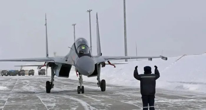 Rossiyaning Su-30 samolyoti Qozog‘iston havo kuchlari bilan kelishuv bo‘yicha Fransiyaning Rafale qiruvchi samolyotlarini «mag‘lubiyatga uchratdi»