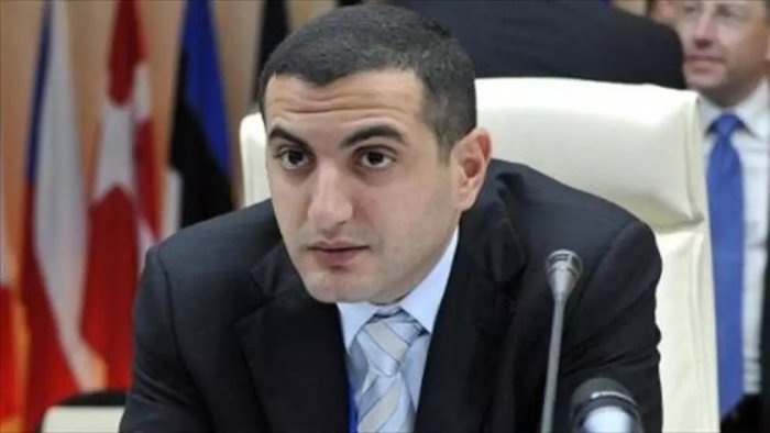 Gruziya sobiq mudofaa vazirining uyidan qurol-yarog‘, susturucular va o‘q-dorilar topildi
